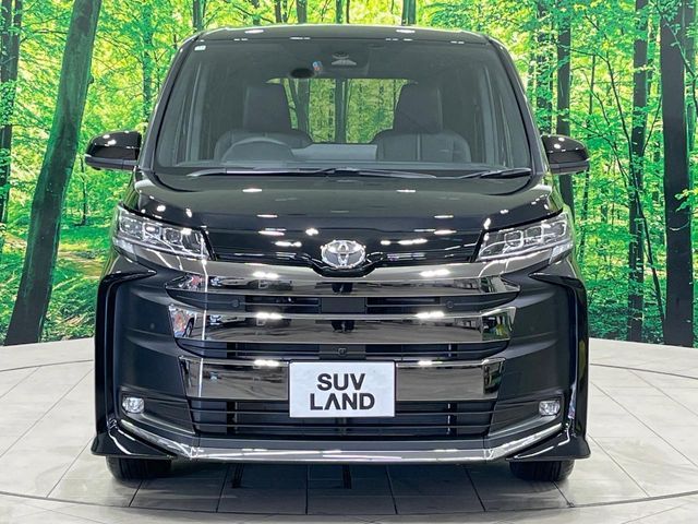 TOYOTA NOAH HYBRID 2025