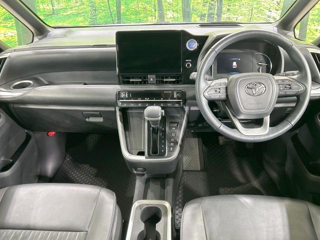 TOYOTA NOAH HYBRID 2023