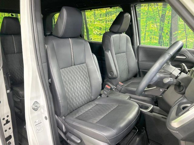 TOYOTA NOAH HYBRID 2023