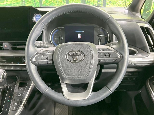 TOYOTA NOAH HYBRID 2023