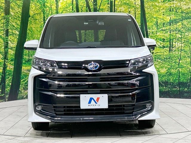 TOYOTA NOAH HYBRID 2023