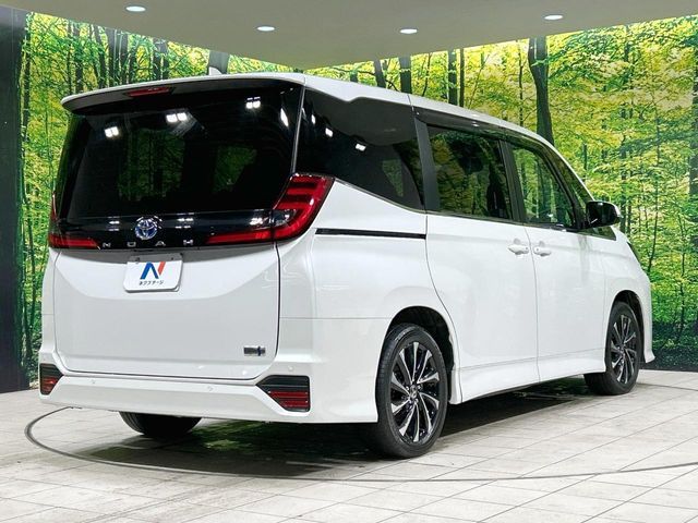 TOYOTA NOAH HYBRID 2023