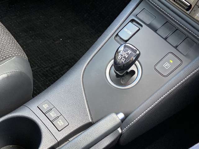 TOYOTA AURIS HYBRID 2016