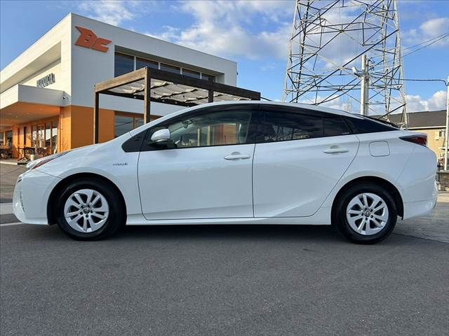 TOYOTA PRIUS 2018