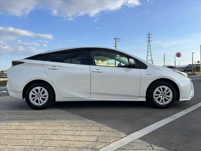 TOYOTA PRIUS 2018