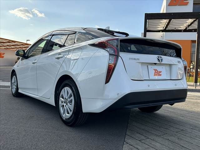 TOYOTA PRIUS 2018