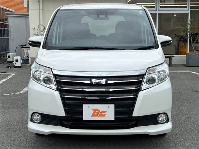 TOYOTA NOAH 2016