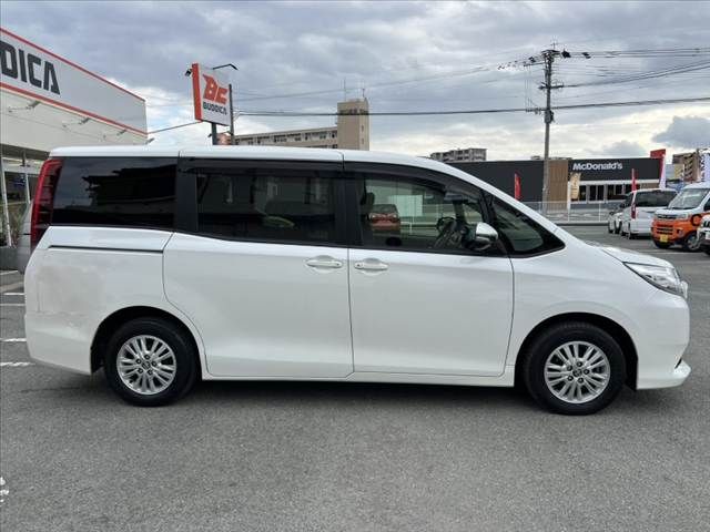 TOYOTA NOAH 2016