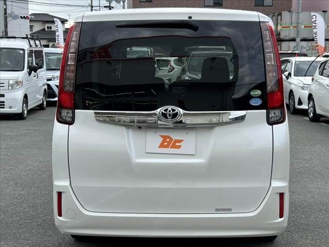 TOYOTA NOAH 2016