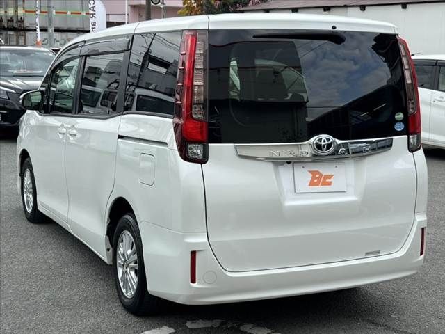 TOYOTA NOAH 2016