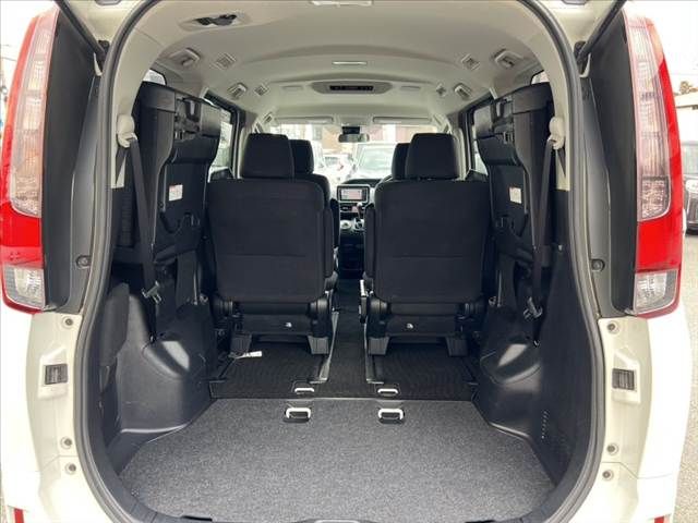 TOYOTA NOAH 2016
