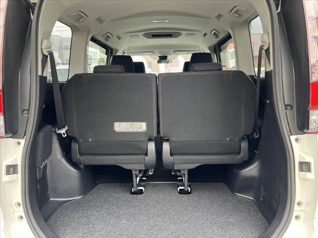 TOYOTA NOAH 2016