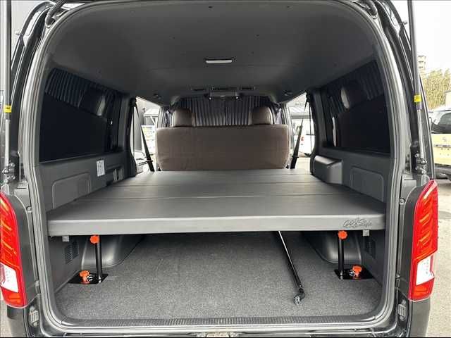 TOYOTA HIACE van 2WD 2018