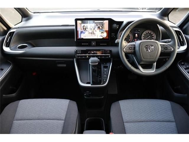 TOYOTA VOXY 4WD 2025