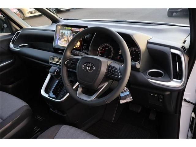 TOYOTA VOXY 4WD 2025