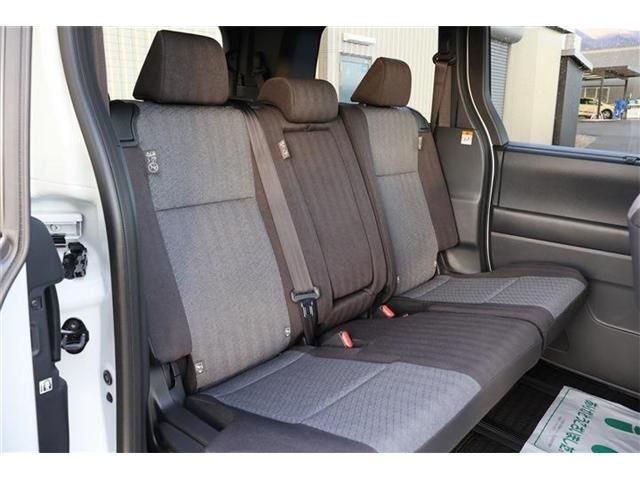 TOYOTA VOXY 4WD 2025