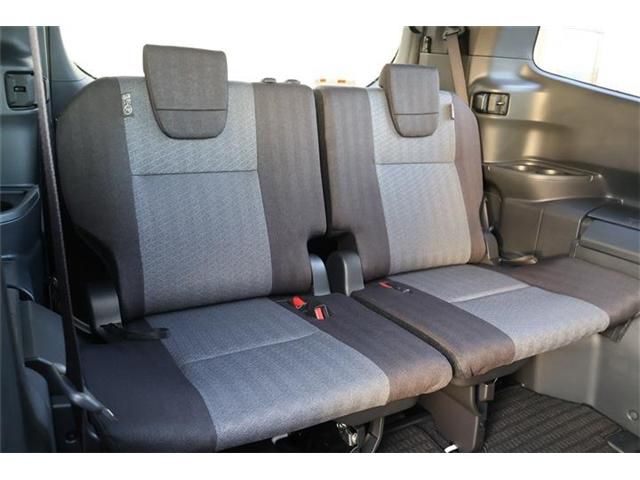 TOYOTA VOXY 4WD 2025