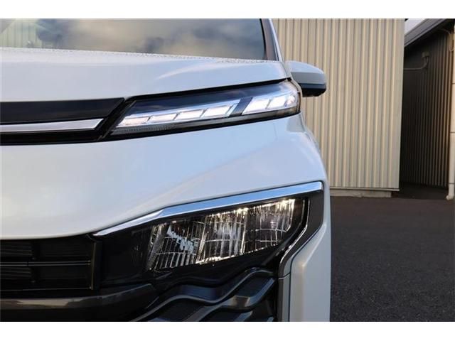 TOYOTA VOXY 4WD 2025