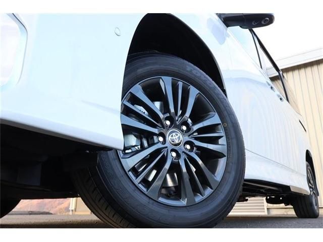 TOYOTA VOXY 4WD 2025