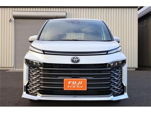 TOYOTA VOXY 4WD 2025