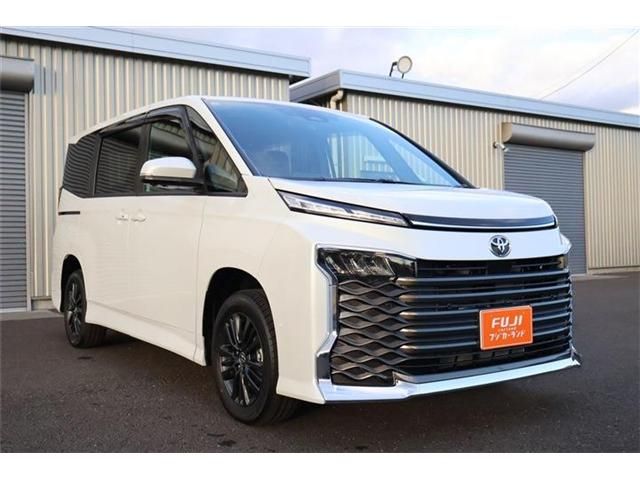 TOYOTA VOXY 4WD 2025