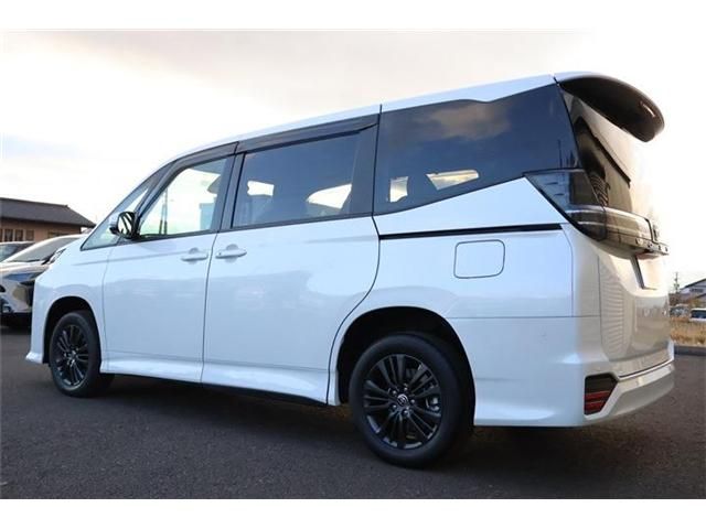 TOYOTA VOXY 4WD 2025