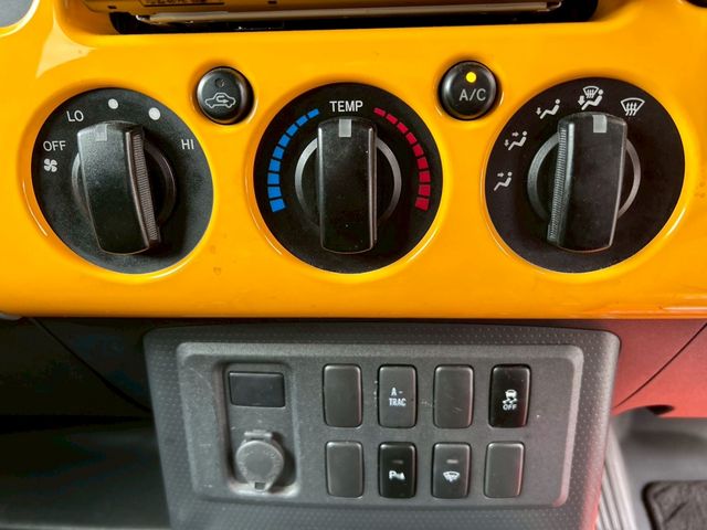 TOYOTA FJ CRUISER 4WD 2011