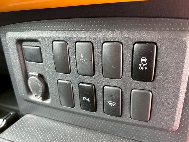 TOYOTA FJ CRUISER 4WD 2011