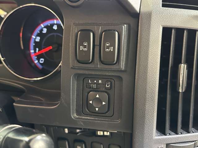 MITSUBISHI DELICA D:5 2WD 2008