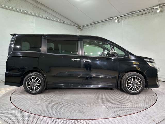TOYOTA VOXY 2016