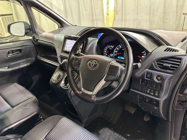 TOYOTA VOXY 2016