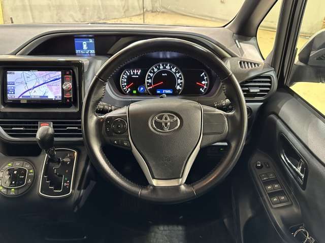 TOYOTA VOXY 2016