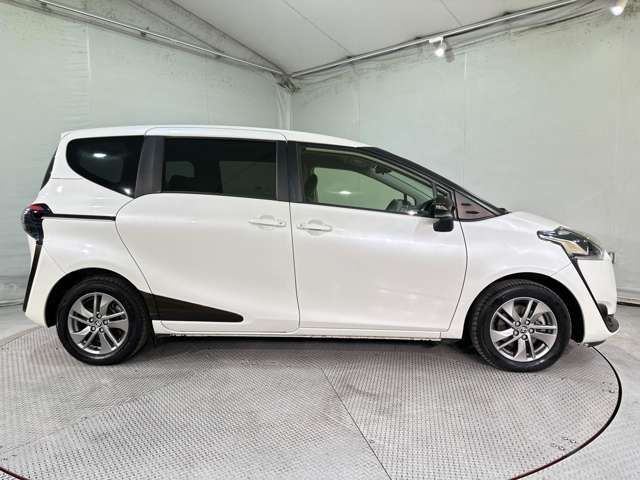 TOYOTA SIENTA 2017