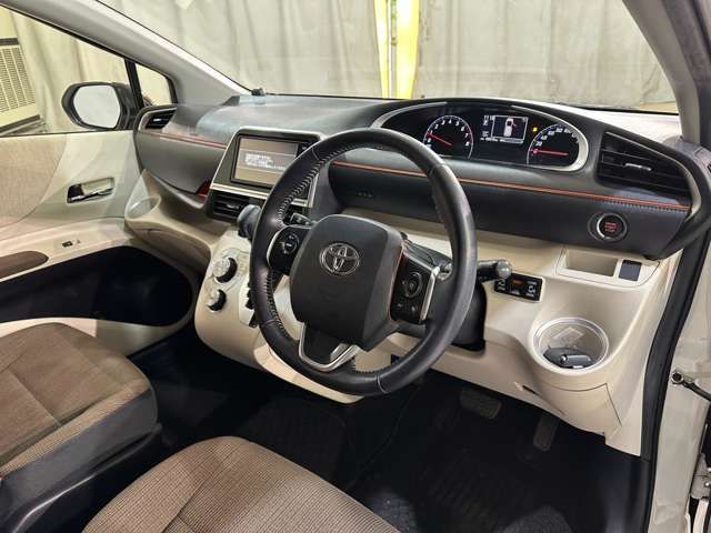 TOYOTA SIENTA 2017