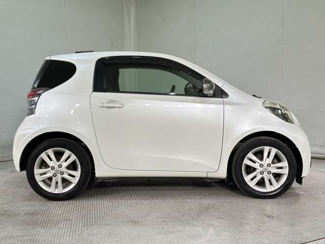 TOYOTA iQ 2012