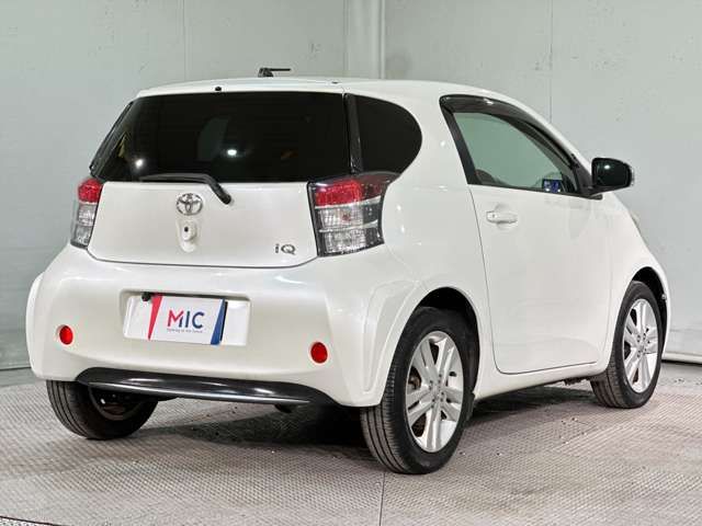 TOYOTA iQ 2012