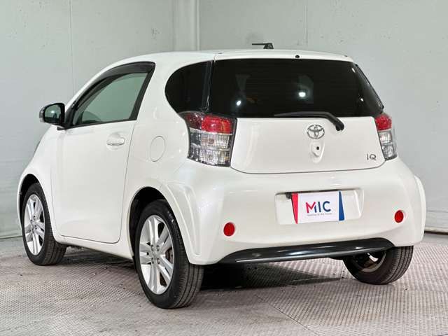 TOYOTA iQ 2012