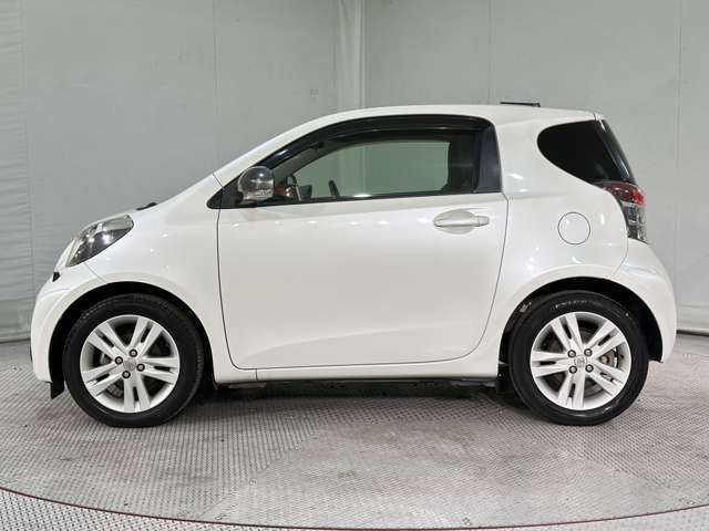 TOYOTA iQ 2012