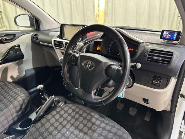 TOYOTA iQ 2012