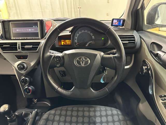 TOYOTA iQ 2012