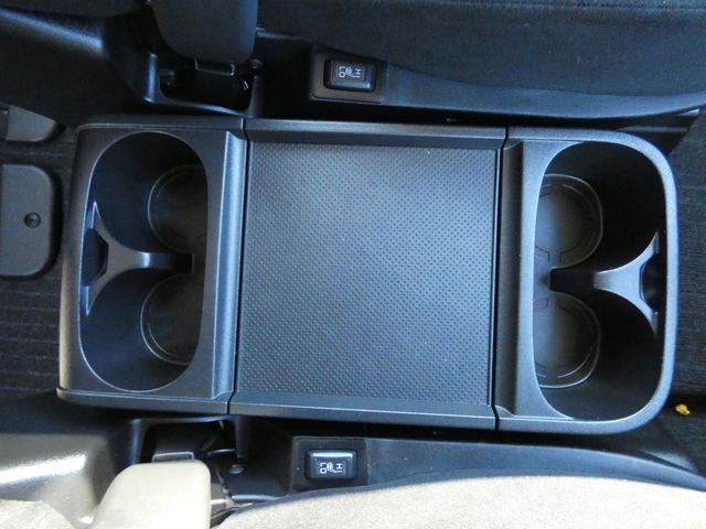 MITSUBISHI DELICA D:5 4WD 2024