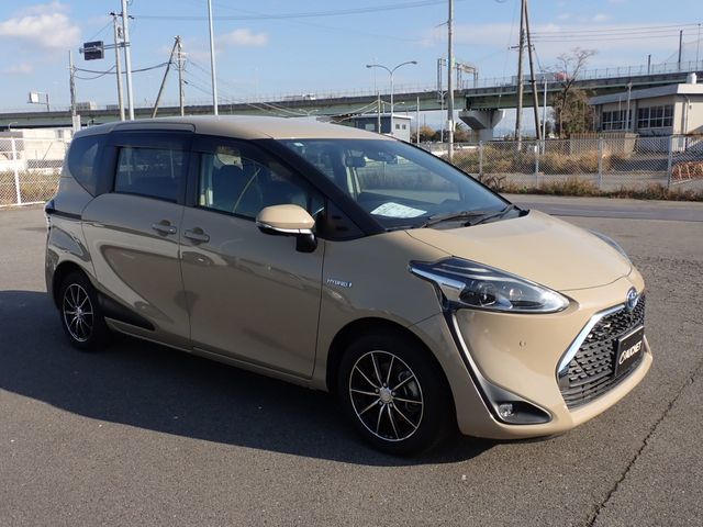TOYOTA SIENTA HYBRID 2018