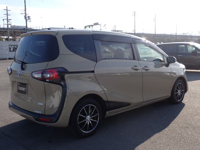 TOYOTA SIENTA HYBRID 2018