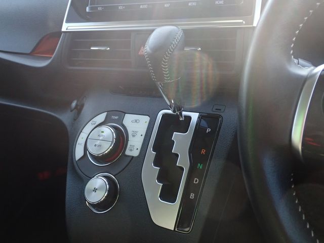 TOYOTA SIENTA HYBRID 2018