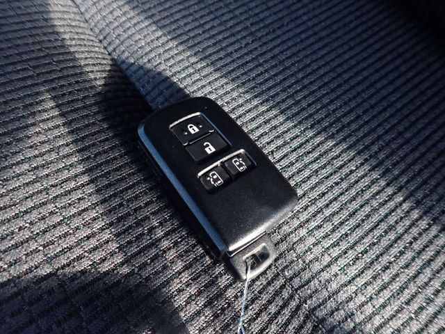 TOYOTA SIENTA HYBRID 2018