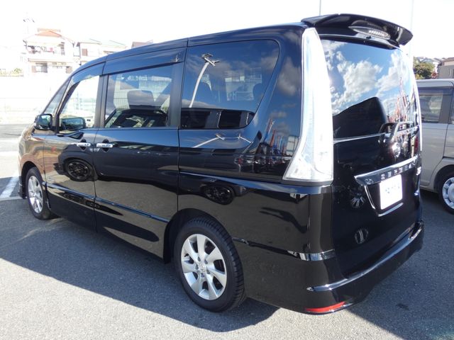 NISSAN SERENA  S-HYBRID 2013