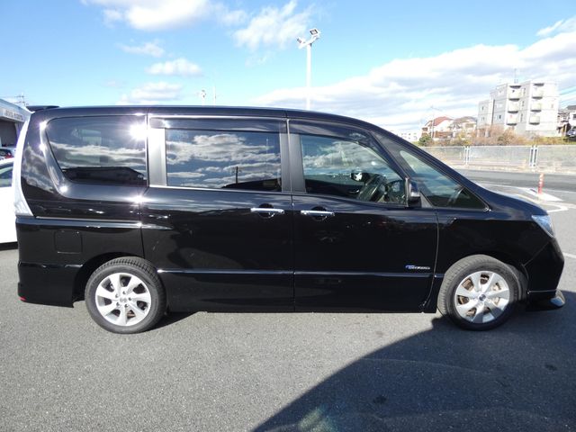 NISSAN SERENA  S-HYBRID 2013