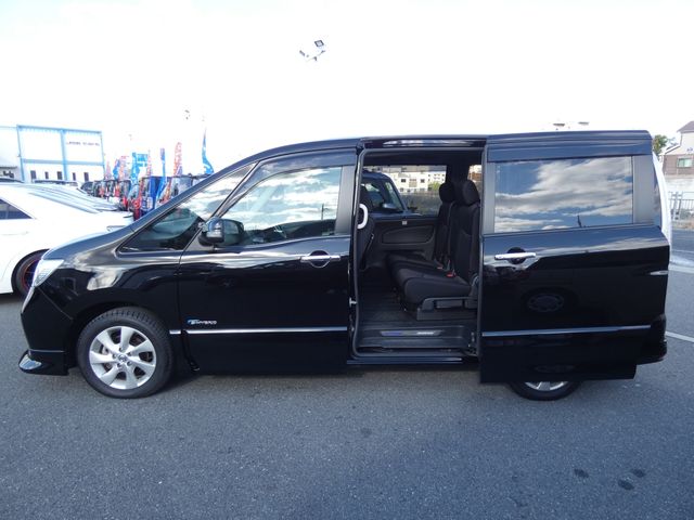 NISSAN SERENA  S-HYBRID 2013