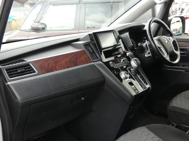 MITSUBISHI DELICA D:5 4WD 2022