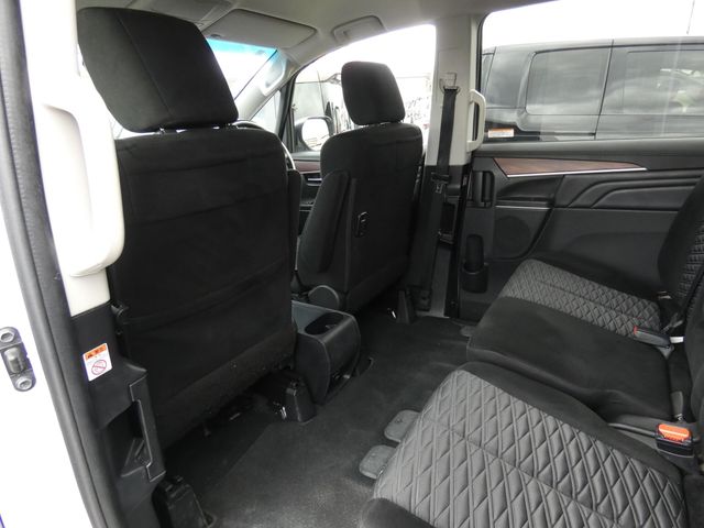 MITSUBISHI DELICA D:5 4WD 2022